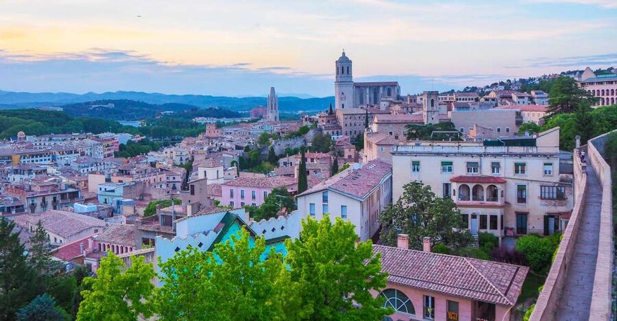 Girona: Guided 2-Hour Walking Tour with Food Tasting - Girona in two hours: what this walk is really for