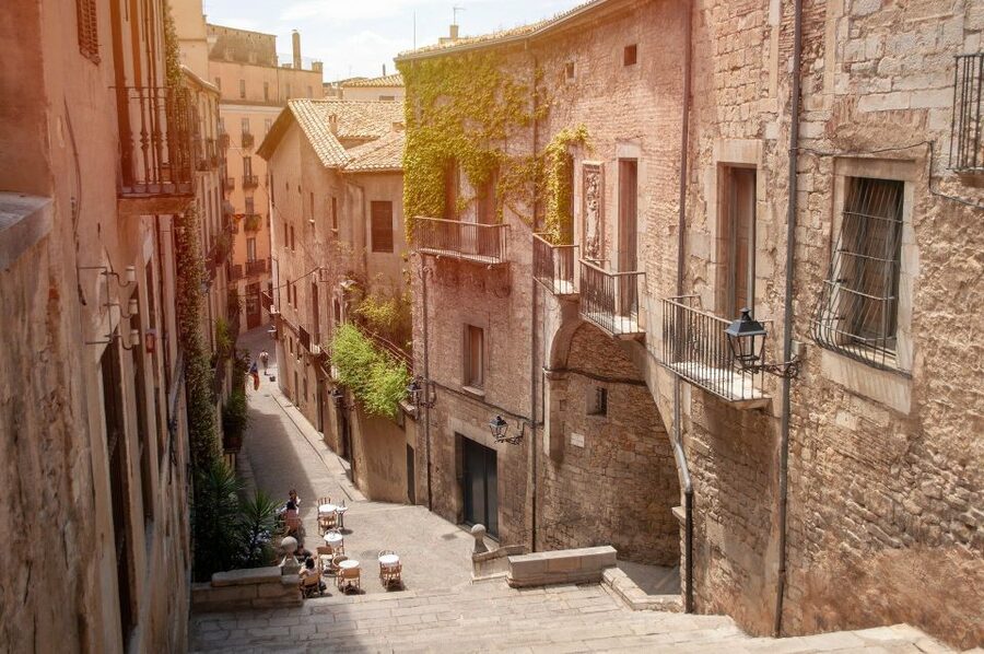 Girona: Guided 2-Hour Walking Tour with Food Tasting - Meeting under the tree beside the newsagents