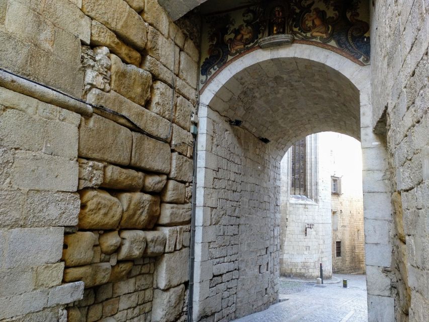 Girona: History and Gastronomy Small Group with Tastings - A Catalan tasting with local cheeses and sausages