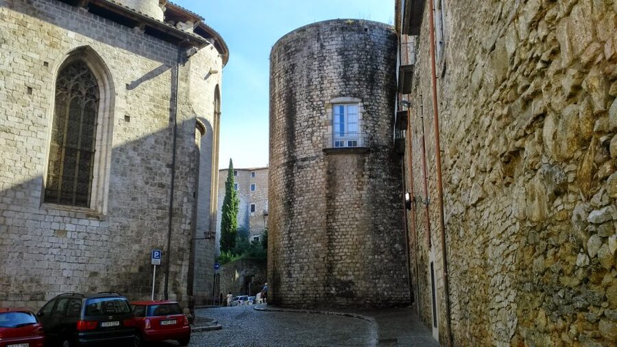 Girona: History and Gastronomy Small Group with Tastings - Two hours through Girona’s medieval center