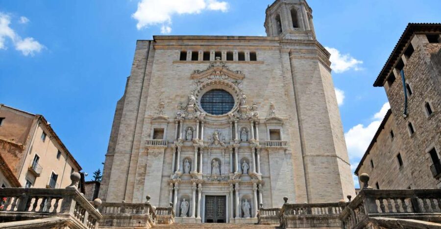 Girona: Self-guided Audio City Tour on Your Phone - The air-raid shelter and Girona’s harder stories