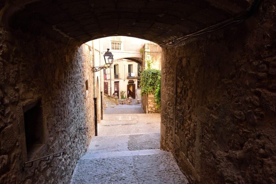 Girona: Self-guided Audio City Tour on Your Phone - Finding the start at Independence Square