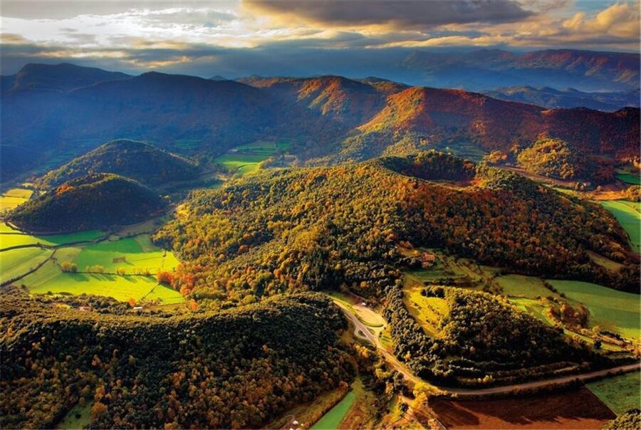 Girona: Volcano Area, Besalú, and Banyoles Lake Tour - Why this makes a strong day trip from Girona