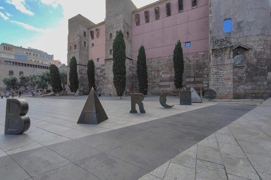 Gothic Quarter & Gaudí's Treasures Small-Group Tour - Two Barcelona stories in one short walk