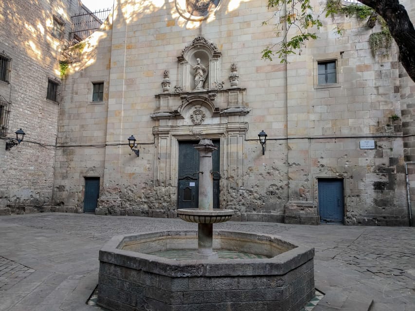 Gothic Quarter & Gaudí's Treasures Small-Group Tour - Gothic Quarter: 45 minutes among old stones