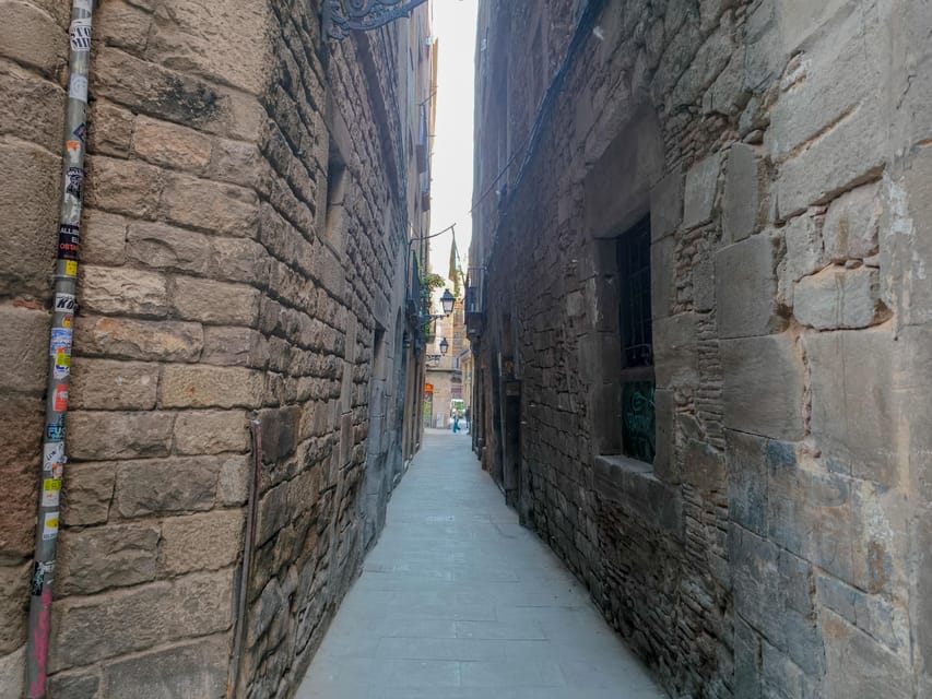 Gothic Quarter & Gaudí's Treasures Small-Group Tour - Eixample: the city opens up