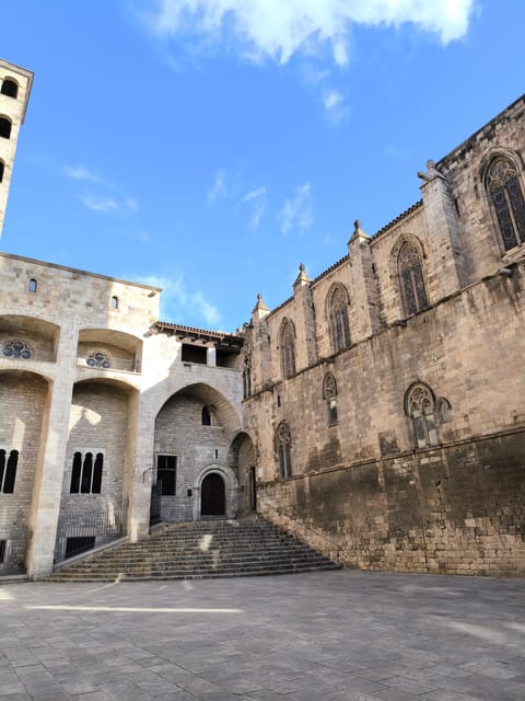 Gothic Quarter & Gaudí's Treasures Small-Group Tour - What the guides add