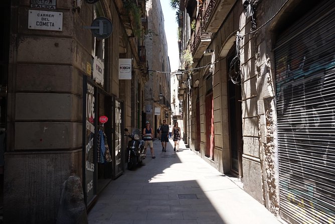 Gothic Quarter Insights & Tapas Experience - Santa Maria del Mar and Carrer de Montcada