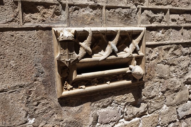 Gothic Quarter Insights & Tapas Experience - One pintxo, one drink, and a social finish