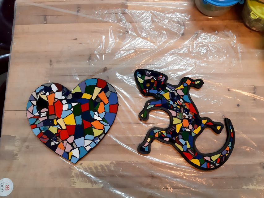 Guided Gaudí’s Trencadís Mosaic Workshop in Barcelona - The finishing stage and collecting your artwork