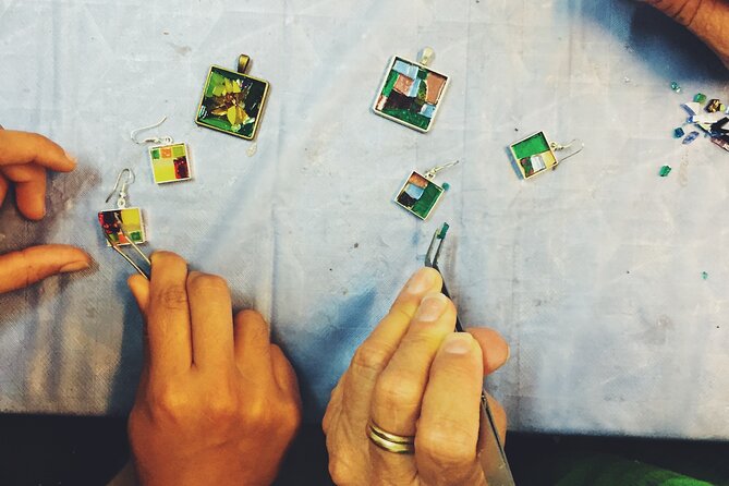 Guided Tiffany Jewellery Workshop in Barcelona 2 Hours - Turning broken glass into a Barcelona souvenir