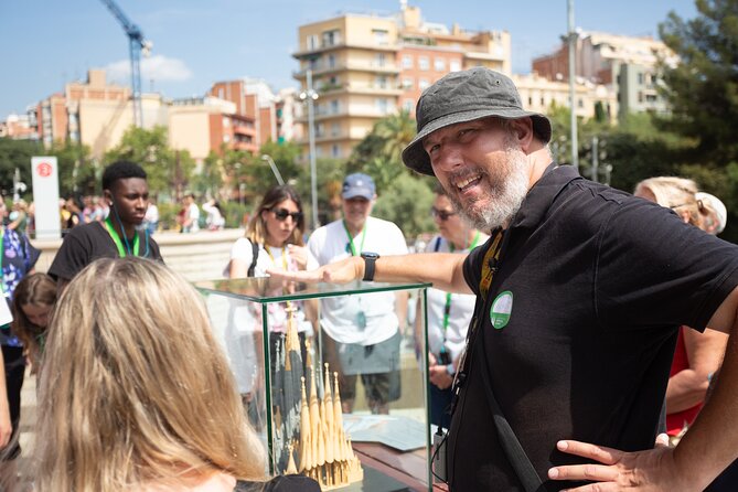 Guided Tour Sagrada Familia and Park Guell - Meeting, clothing, and cancellation details