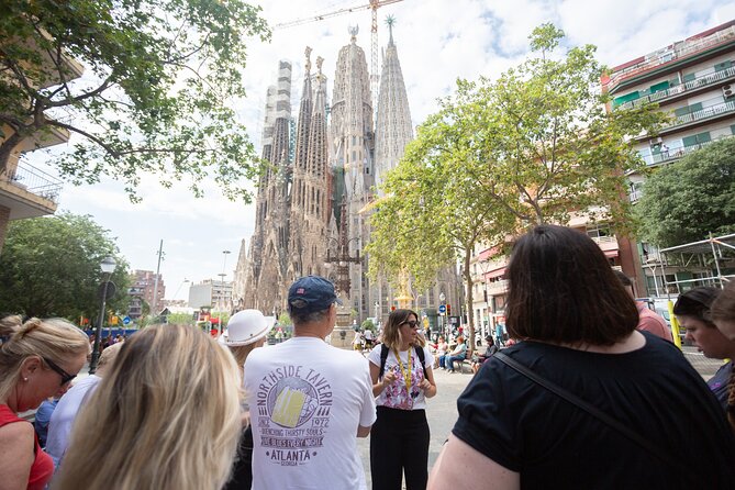 Guided Tour Sagrada Familia and Park Guell - Getting from the basilica to Park Güell