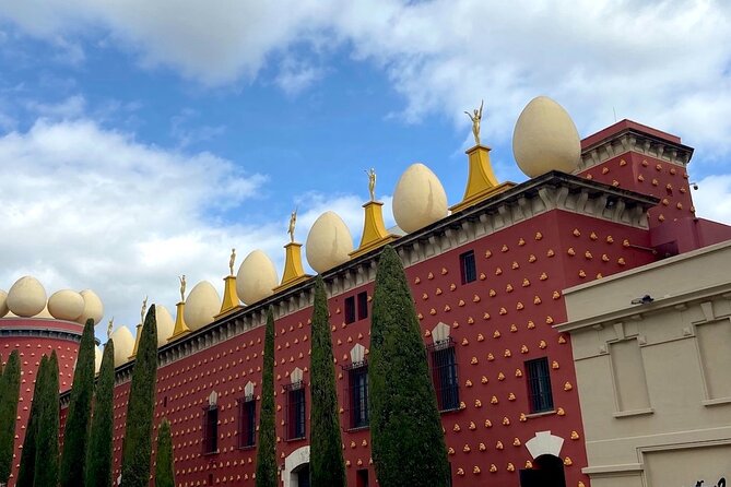 Guided tour to the Museum of Dalì - Meeting at Plaça de la Palmera at 12:30 pm