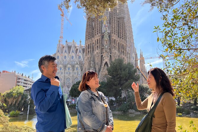 Guided Walking Tour in Park Güell and Sagrada Familia - Tickets, Timing, and Small Practical Details