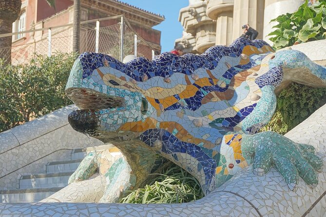Guided Walking Tour in Park Güell Barcelona - The hypostyle room and the curving mosaic benches