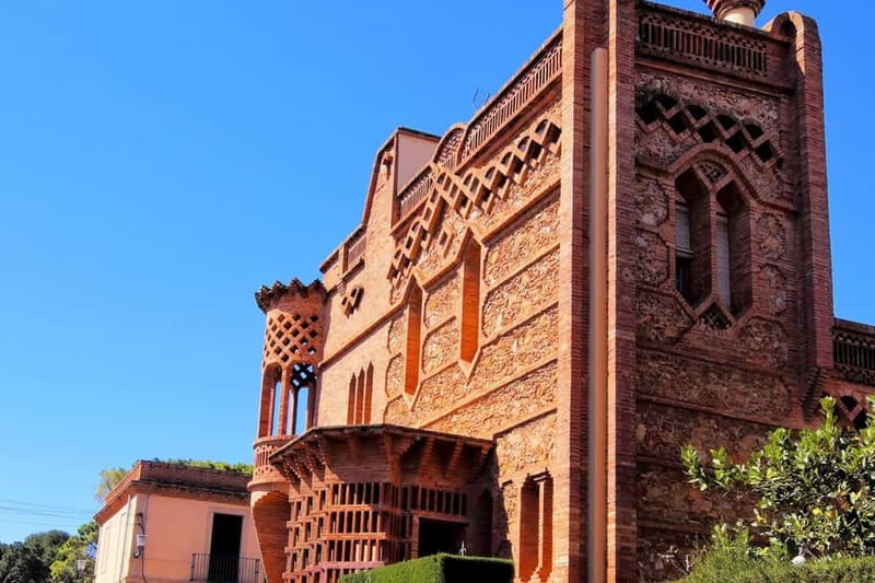 Highlights Guided visit to Gaudi's Crypt and Colonia Güell - What the $15 price really gives you