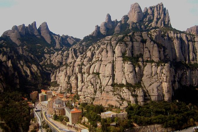 Historical Montserrat Half-Day Hiking Tour from Barcelona - What the small group changes
