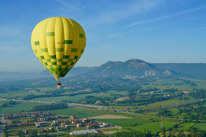 Hot Air Balloon with Champagne, Optional Photos,Video & Breakfast - What you see over Vic and the valley