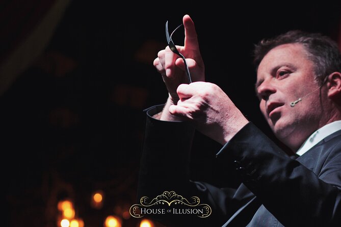 House of Illusion Magic Show with Drinks - The main show: comedy, mystery and grand illusions
