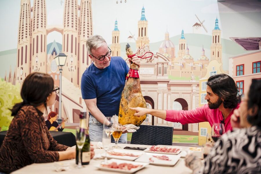 Jamón Experience Master Plus: Ham, Wine & Cheese Tasting - Three cheeses change the pace