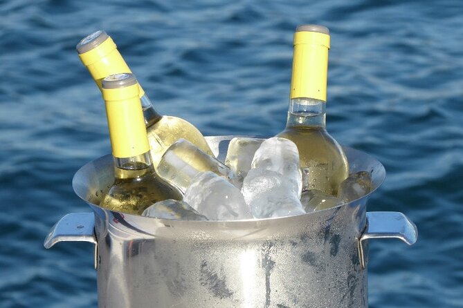 Jazz and Chill Out Sailing in Barcelona - Comfort, crowd level, and the best place to sit