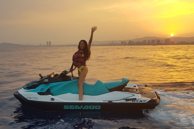 Jet Ski Experience without license in Barcelona - The guide and the level of freedom