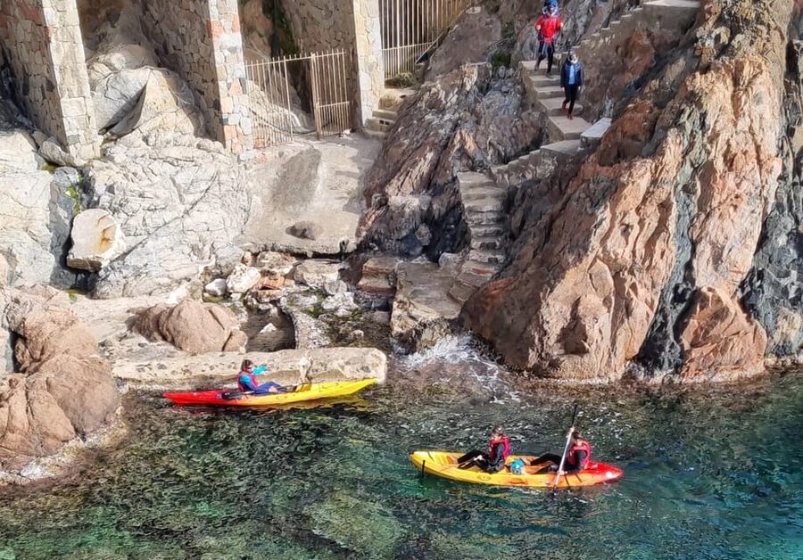 Kayak and snorkel Tour Platja d'Aro - Languages, safety, and the guide’s role