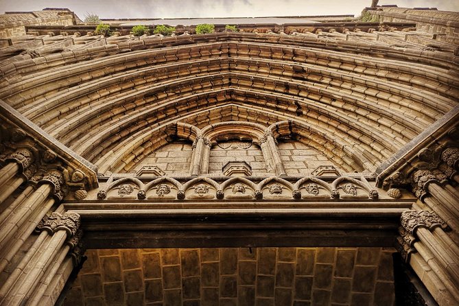 Kickstart Barcelona Private Tour. City Highlights for newcomers - Santa Maria del Pi and Plaça Reial