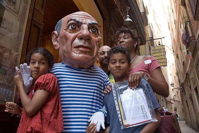 Kids and Family Gothic Quarter Walking Tour in Barcelona - Barcelona Cathedral and the stories on its façade