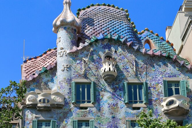 Life of Gaudi and Architectural | Walking Tour | 2h - Starting at Plaça Reial and meeting early Gaudí