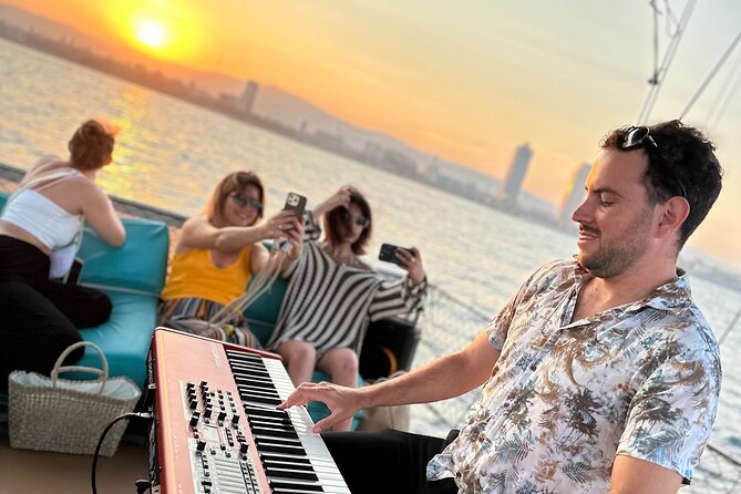 Live Music & Sunset Wooden Boat in Barcelona - Choosing between the bow, rooftop, and indoor areas