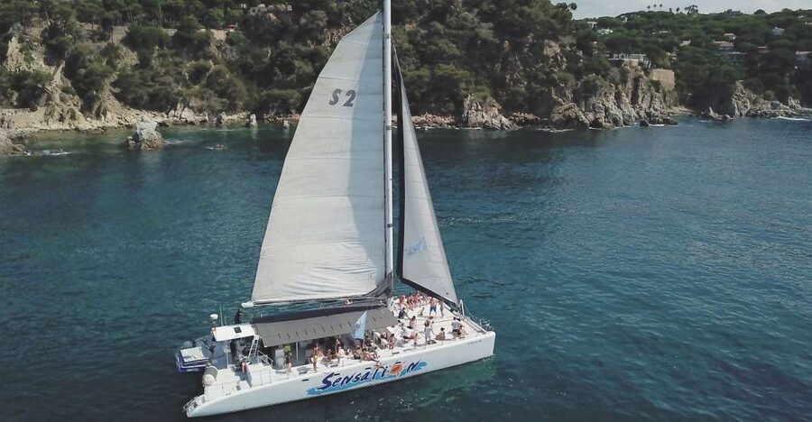 Lloret de Mar: Sunset Catamaran Cruise with DJ and Drinks - A two-hour sunset party on the Costa Brava