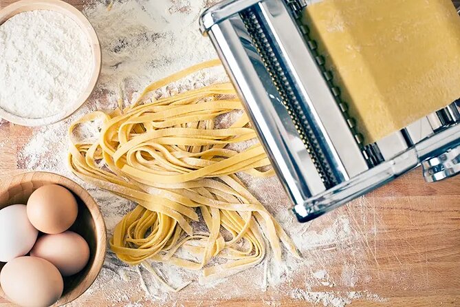 Make fresh pasta and Italian aperitivo In Barcelona - Bruschetta, drinks, and the Italian aperitivo