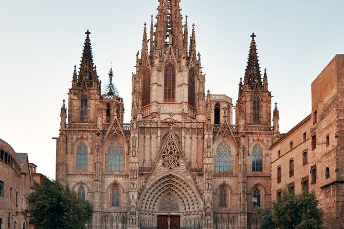 Max 6 People Full-Day Tour Barcelona, Sagrada Familia, Parc Guell - Why this six-person Barcelona tour works for first visits
