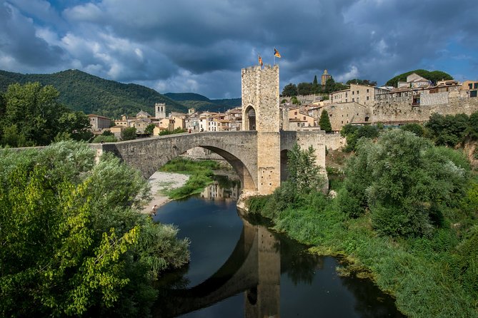 Medieval Three Villages Small Group Day Trip from Barcelona - Castellfollit de la Roca: a quick look at a very small cliff village