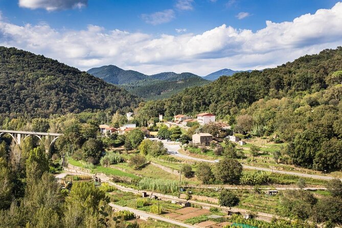 Medieval Villages & La Garrotxa Volcanic Zone Hiking. Small Group Tour - Key points at a glance