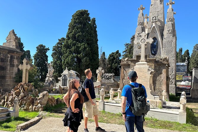 Montjuïc Cemetery Walking Tour – Hidden Art, History & Views - How the small group affects the experience