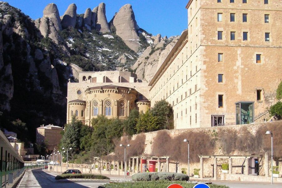 Montserrat: 6-Hour Tour with a Choice of 3 Levels of Hiking - Why Montserrat works best on foot