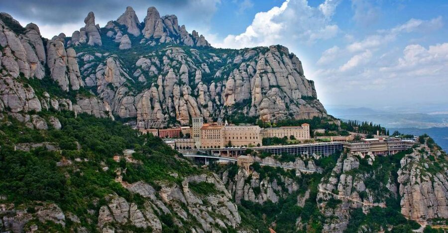 Montserrat: Morning or Afternoon Half-Day Trip with Pickup - First Views of Montserrat Mountain