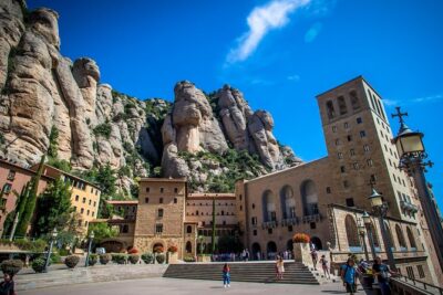 Montserrat & Winery Visit Tour with Traditional Farmhouse Lunch