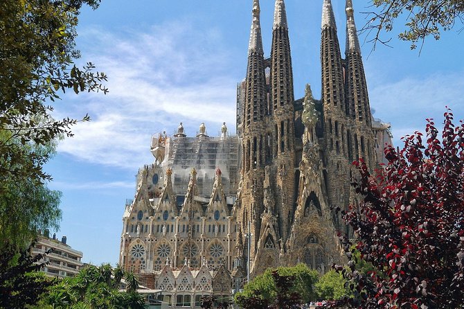 One-way Private Transfer From/To Barcelona Airport - Finding your driver in the arrivals hall