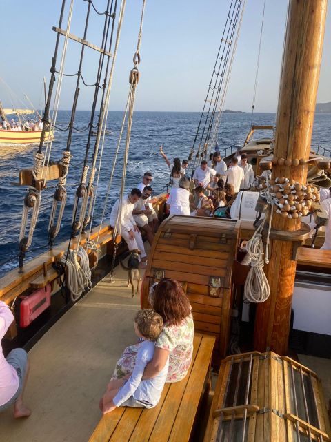Palamós: Sunset Boat Tour with Glass of Cava - Key points to know before booking