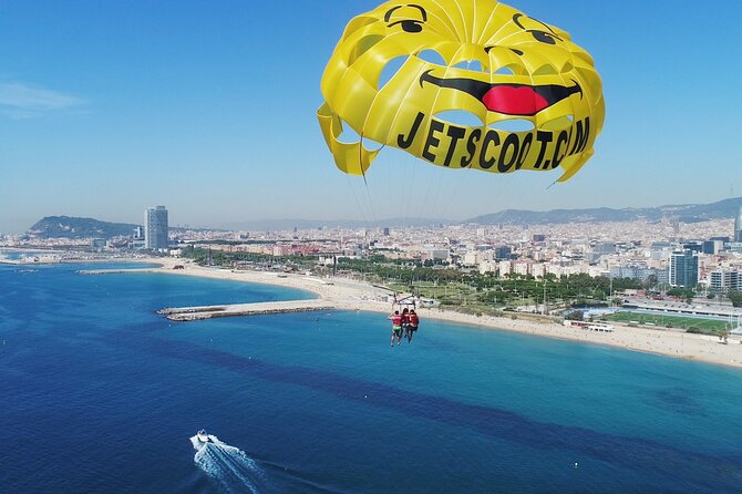 Parasailing Tour en Barcelona - From the Moll de la Ronda meeting point to the water