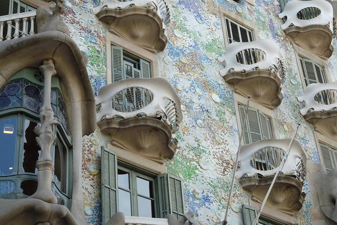 Park Guell and Sagrada Familia, Gaudí's Masterpieces Private Tour - Casa Batlló: Gaudí’s theatrical city home