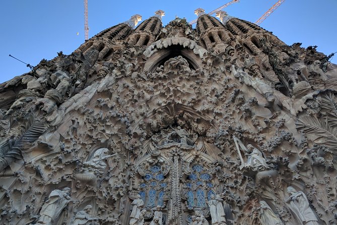 Park Guell and Sagrada Familia, Gaudí's Masterpieces Private Tour - The guides are a major part of the experience