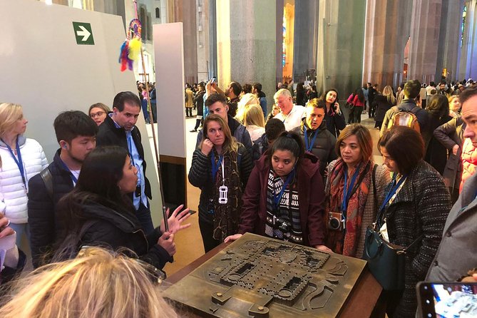 Park Guell and Sagrada Familia Private Tour - Walking through Park Güell for 75 minutes