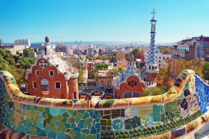 Park Guell and Sagrada Familia Tour in Barcelona - Group size and guide communication