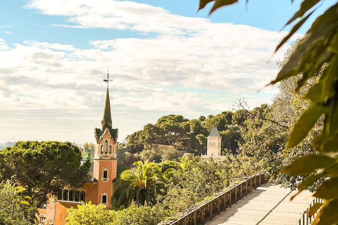 Park Guell and Sagrada Familia Tour with Skip the Line Tickets - What the guide adds to Gaudí’s work