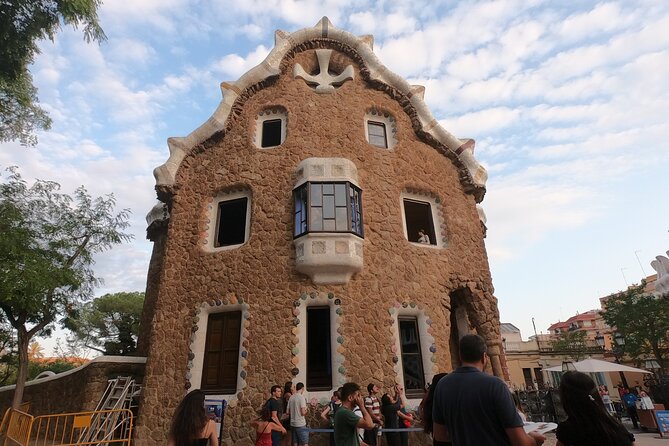 Park Guell Guided Private Tour - English service and guide performance